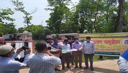 গলাচিপায় কৃষি প্রণোদনা ও কম্বাইন হারভেস্টার মেশিন বিতরণ