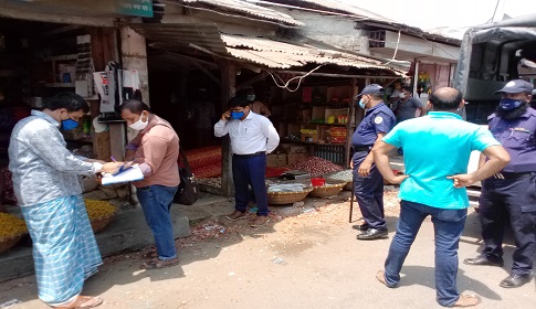 গলাচিপায় সরকারি বিধিনিষেধ কার্যকরে তৎপর প্রশাসন