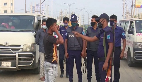 সাভারের লকডাউনে বিভিন্ন পয়েন্টে পুলিশের কঠোর অবস্থান