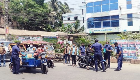 লক্ষ্মীপুর পৌরসভায় কঠোরভাবে পালিত হচ্ছে লকডাউন