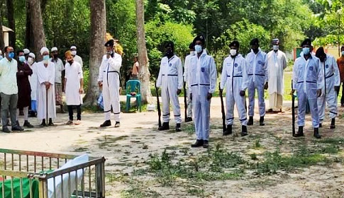 করোনা আক্রান্ত বীর মুক্তিযোদ্ধার লাশ দাফনে এগিয়ে এলো আল মদিনা যুব ফাউন্ডেশন