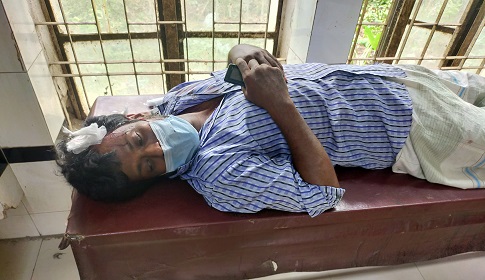 ভাগিনার হামলায় মামা রক্তাক্ত