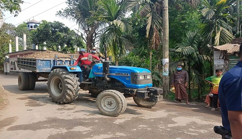 বড়াইগ্রামে মাটি বহনকারী অবৈধ ট্রাক্টর আটক, চালককে ১৫ দিনের জেল