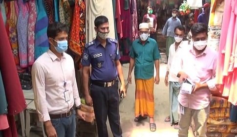 সাভারে লকডাউন না মানার প্রবণতা বাড়ছে