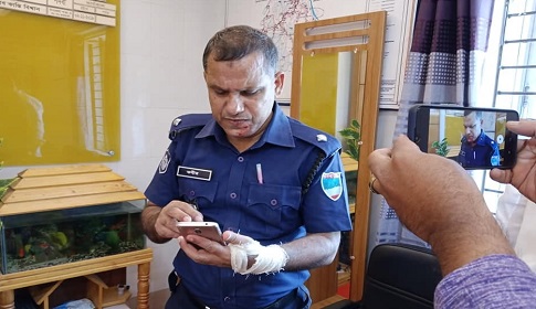 বাগেরহাটে হেফাজতের হামলায় ওসিসহ ৭ পুলিশ সদস্য আহত