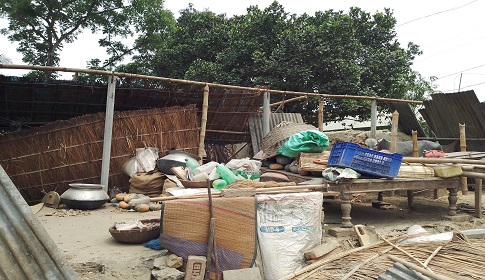 রাণীশংকৈলে ঘরবাড়ি ভাংচুরের অভিযোগ