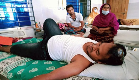 মসজিদে ইফতার খাওয়া নিয়ে দ্বন্দ্ব, যুবককে কুপিয়ে আহত