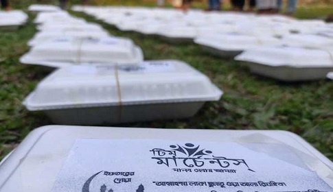 চিলাহাটিতে দুই টাকায় ইফতার পাচ্ছেন দরিদ্র মানুষরা
