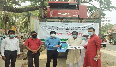 ঈশ্বরগঞ্জে হারভেস্টার মেশিন বিতরণ