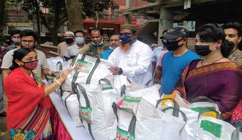 বগুড়ায় কর্মহীন ও সংকটাপন্ন মানুষের পাশে ‘সেবা’