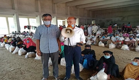 সোনাগাজী পৌর মেয়রের নিজস্ব উদ্যোগে দুস্থদের মাঝে ত্রাণ ও নগদ অর্থ বিতরণ