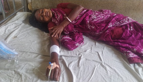 শ্যামনগরে প্রতিপক্ষের হামলায় একই পরিবারের চার নারী জখম
