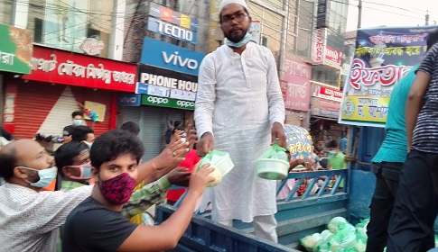 ফরিদপুরে ডক্টর যশোদা জীবন দেবনাথ ফান ক্লাবের উদ্যোগে ইফতার বিতরণ 