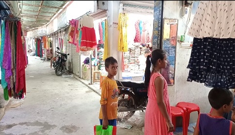 সালথায় মার্কেট খুললেও ক্রেতা কম