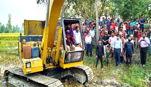 রাজারহাটে চাকিরপশার জলাশয় খনন কাজের উদ্বোধন