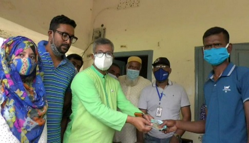 ধামরাইয়ে ৪৬২১ অসহায় পরিবারের মাঝে সরকারি অনুদানের টাকা বিতরণ