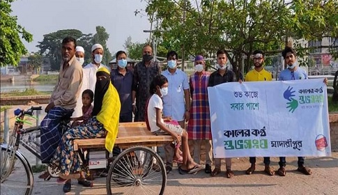 অসহায় পরিবারটিকে মাদারীপুরের শুভসংঘ দিল অটোভ্যান গাড়ি