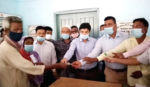 ঠাকুরগাঁওয়ের সালন্দরে প্রধানমন্ত্রীর উপহার নগদ অর্থ বিতরণ 