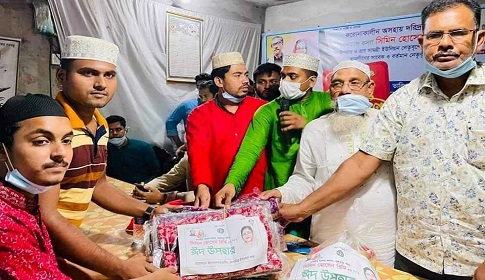 কাপাসিয়ায় আওয়ামী লীগের ঈদ সামগ্রী বিতরণ