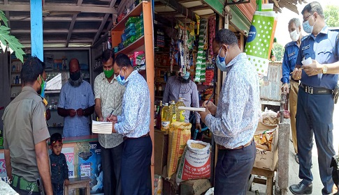 আগৈলঝাড়ায় ভ্রাম্যমান আদালতের অভিযানে ৫ জনকে জরিমানা