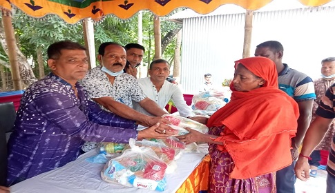 কাশিয়ানীতে আ. লীগ নেতার উদ্যোগে ঈদসামগ্রী বিতরণ