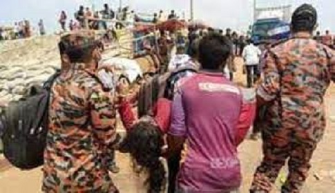 ফেরিতে হুড়োহুড়িতে প্রাণ গেল ৬ জনের
