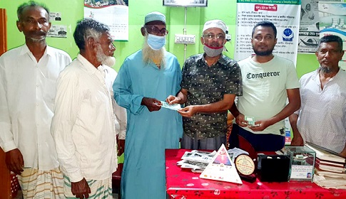 ঈশ্বরদীর সাঁড়ায় নেতা-কর্মীদের ঈদ উপহার দিলেন চেয়ারম্যান রানা সরদার