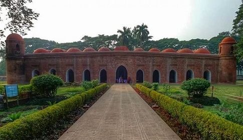 ষাটগুম্বজ মসজিদে ঈদের ৩টি জামায়াত