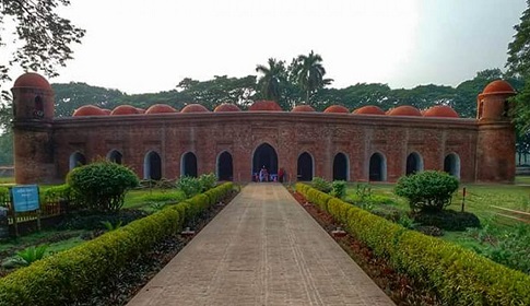 ষাটগুম্বজ মসজিদে ঈদের ৩টি জামায়াত 