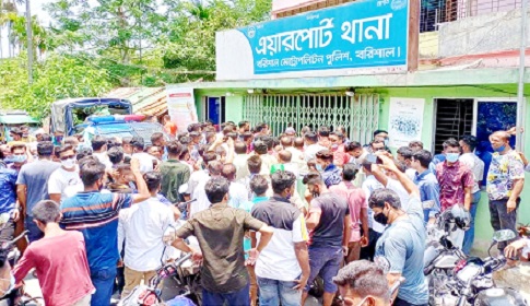 আসামিকে ছাড়াতে থানা ঘেরাও করে বিক্ষোভ, আল্টিমেটাম