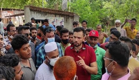 নড়াইলে এসেই নদী ভাঙন কবলিত এলাকায় ছুটে গেলেন মাশরাফি