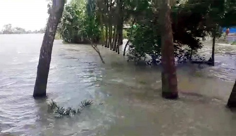 লক্ষ্মীপুরে জোয়ারের পানিতে ২০ গ্রাম প্লাবিত