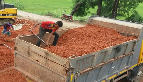 সংসারের ভার শিশু শ্রমিক নুর জামালের কাঁধে!