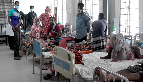 সাতক্ষীরায় ঢিলেঢালা লকডাউন, করোনা ছড়ানোর হটস্পট সদর হাসপাতাল