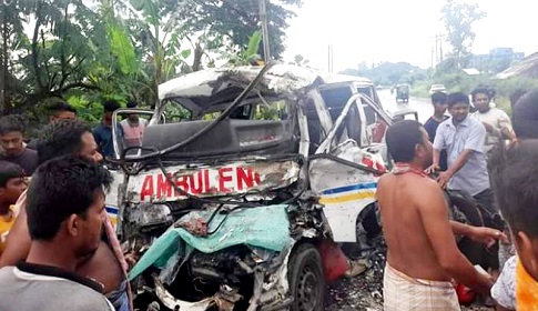 ঈশ্বরদীতে বাস-এ্যাম্বুলেন্সের সংঘর্ষে বাসযাত্রী নিহত