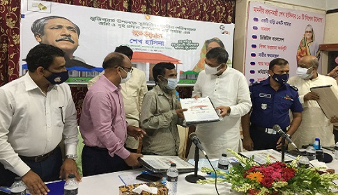 মাগুরায় মুজিববর্ষে দ্বিতীয় পর্যায়ে ঘর পেলেন ১৯৫টি পরিবার