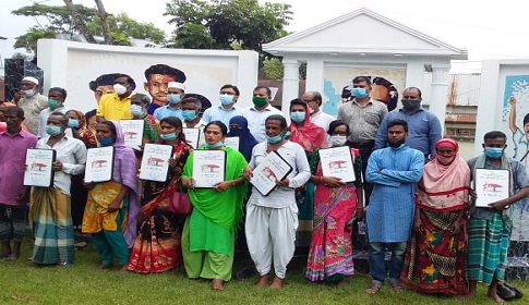 ‘আমরা পাক্কা ঘর পাইয়াম কোনদিন স্বপ্নেও ভাবছি না’
