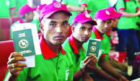 ভ্যাকসিন জটিলতায় ছুটিতে থাকা প্রবাসীরা