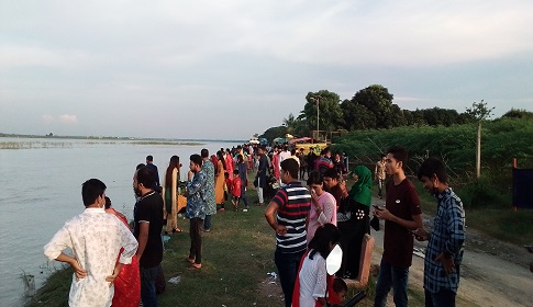 ফরিদপুরের অন্যতম বিনোদন কেন্দ্র ধলার মোড়