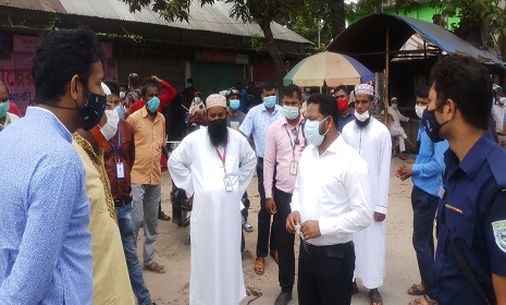কুড়িগ্রামে নানা অজুহাতে রাস্তায় মানুষের সমাগম