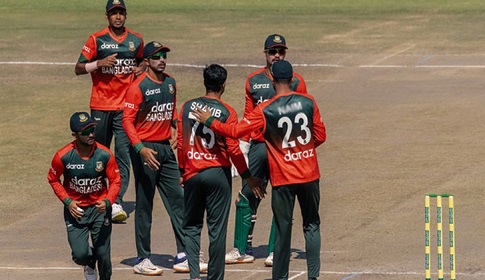 অস্ট্রেলিয়ার বিপক্ষে টি-টোয়েন্টি সিরিজে বাংলাদেশ দলে আছেন যারা