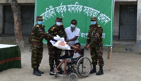 কুড়িগ্রামে সেনাবাহিনীর মানবিক সহায়তা প্রদান