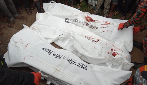 পলাশবাড়ীতে সিএনজি-কাভার্ড ভ্যান মুখোমুখি সংঘর্ষে নিহত ৪