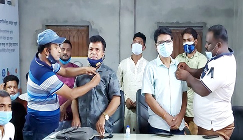 ঈশ্বরদী প্রেসক্লাবে সাংবাদিকদের সাথে নবগঠিত স্বেচ্ছাসেবক লীগ নেতাদের শুভেচ্ছা বিনিময়