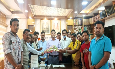 সালথায় সাংবাদিকদের সাথে ইউএনও হাসিব সরকারের বিদায়ী শুভেচ্ছা বিনিময়