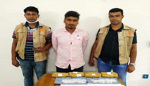 ঝিনাইদহে রূপাসহ যুবক আটক