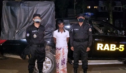 রাণীনগরে ২টি ওয়ান শুটারগানসহ অস্ত্র ব্যবসায়ী আটক