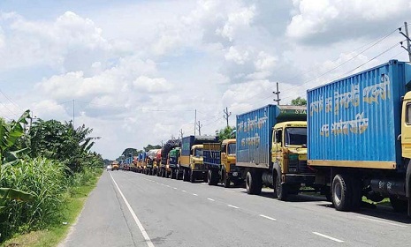 দৌলতদিয়ায় আজও যানবাহনের লম্বা লাইন