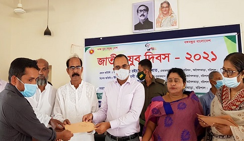 আগৈলঝাড়ায় জাতীয় যুব দিবসে আলোচনা সভা চেক বিতরণ