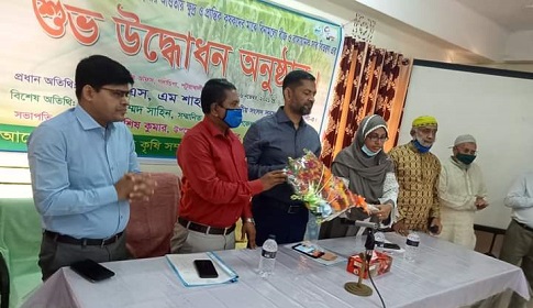 গলাচিপায় কৃষি প্রণোদনার সরিষা বীজ ও রাসায়নিক সার বিতরণ